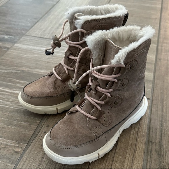 Girls Sorel Explorer Next Joan Waterproof Boot size 1 - Picture 1 of 9